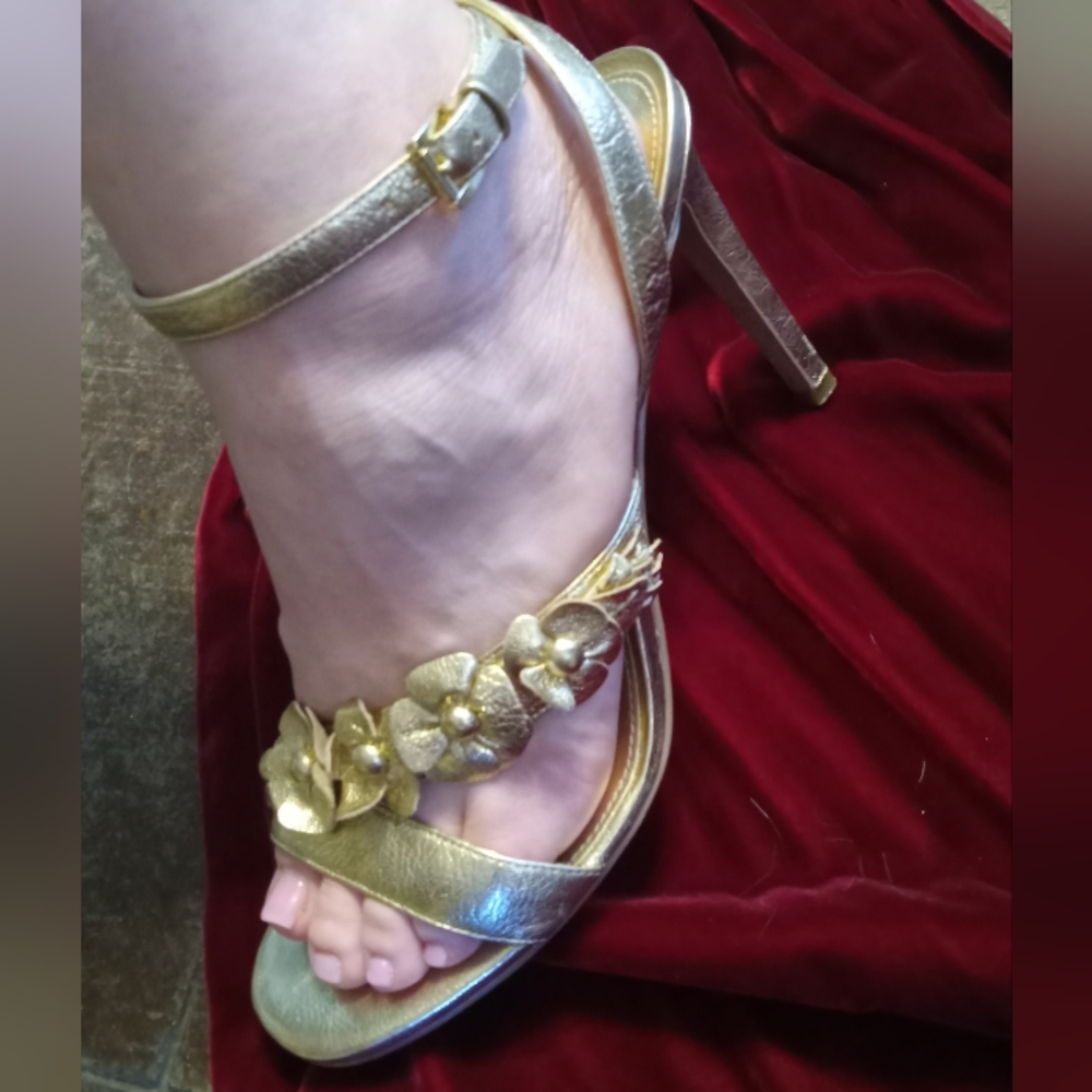 Michael Kors Metallic Gold 4" wrap around ankle high 👠 heels